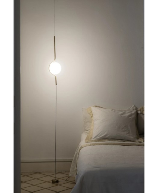 Lampadaire en suspension LE VATI, luminaire design dispo sur Lumi-Création